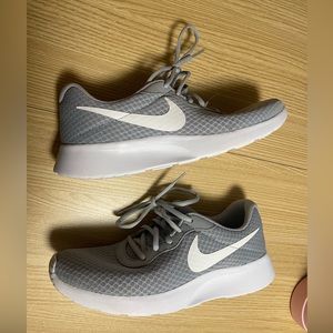 NWOT Nike Sneakers Women’s